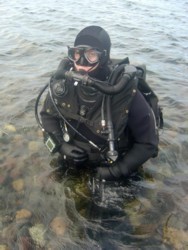 Society honours MaryRose diver with plaque