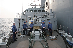 HMS Ramsey alongside USNS Lewis and Clark