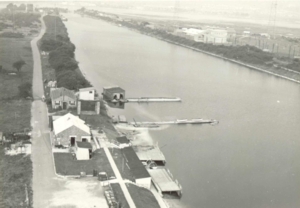 Horsea Lake showing Chariot Shed