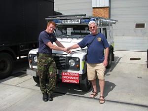 AB(D) Mike Kay of SDU2 with Mike Ey at Fleet Diving HQ