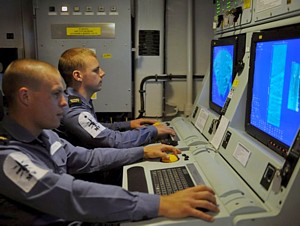 Sonar 2193 operators in HMS Chiddingfold